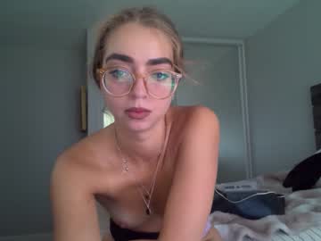 girl Nude Web Cam Girls Do Anything On Chaturbate with kiravixen